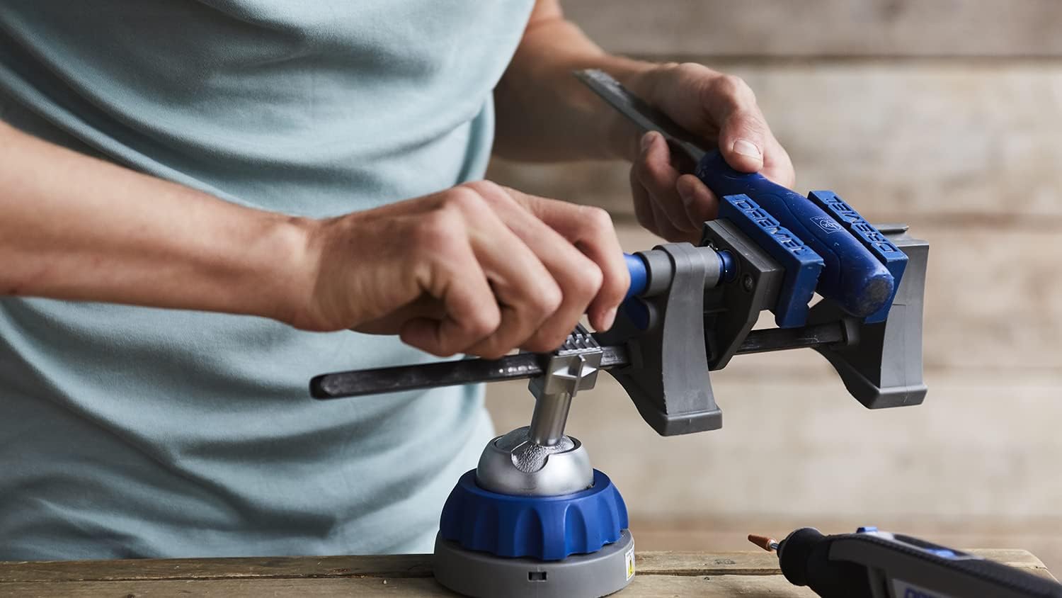 Dremel 2500 Multi-Vise, 3-in-1 Adjustable Bench Vice with Clamp and Tool Holder