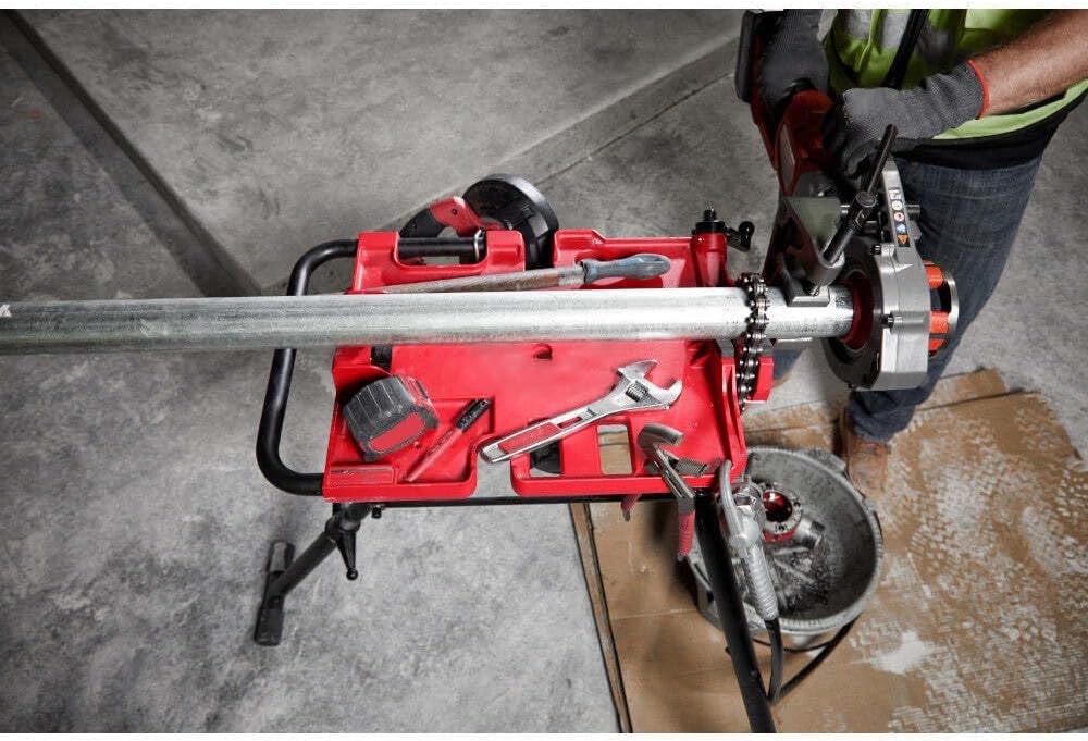 48-22-8690 Milwaukee 6' Portable Heavy Duty Red Metal Chain Vise