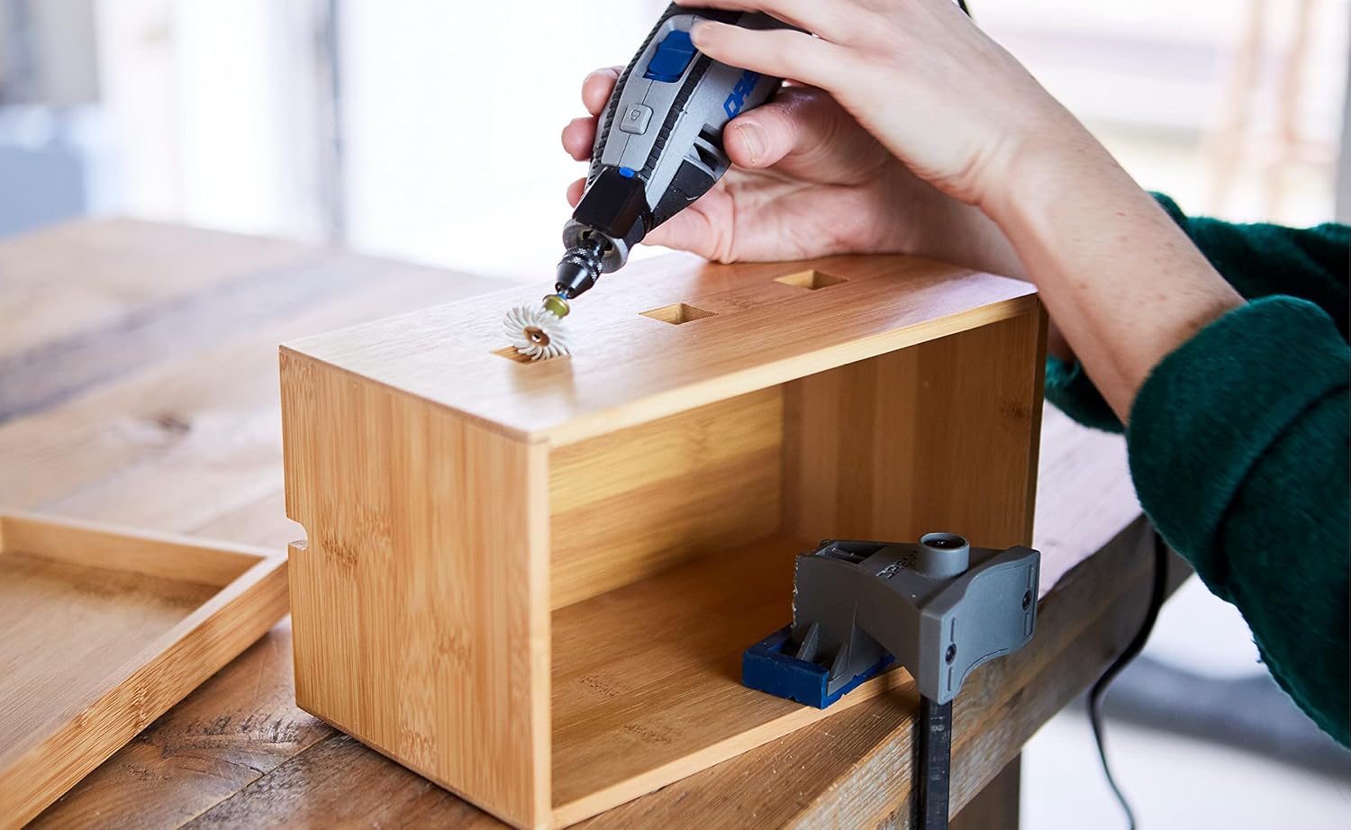 Dremel 2500 Multi-Vise, 3-in-1 Adjustable Bench Vice with Clamp and Tool Holder