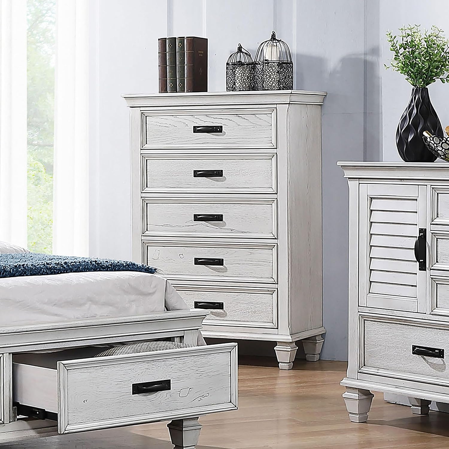 Coaster Home Furnishings - Franco - Wood - 5-Drawer Chest with Bar-Style Handles and Soft-Closing Glides - Farmhouse - Bedroom - Distressed White - 205335