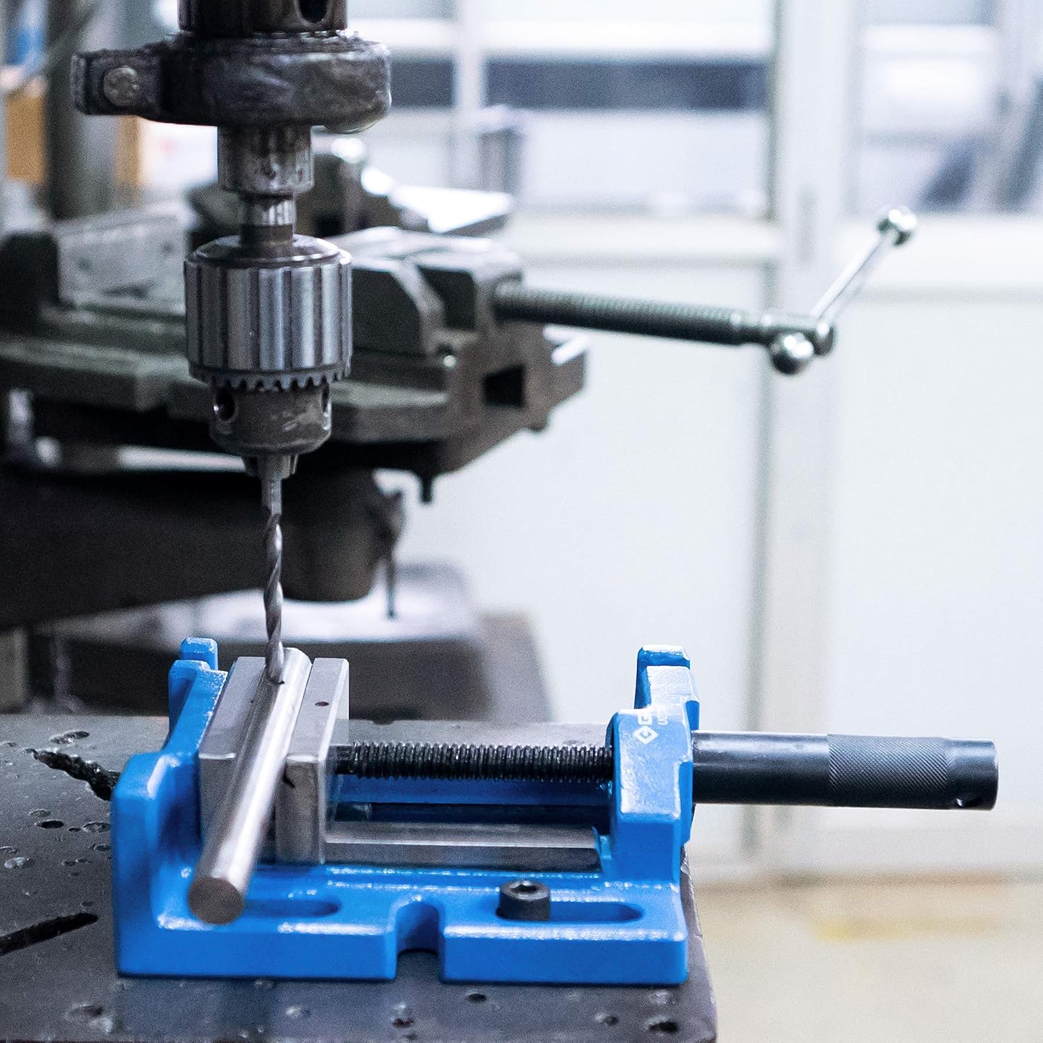 Groz Unigrip 4' 3-Way Drill Press Vise, 100mm Jaw, 3-1/2' Opening, Cast Iron with Precision-Ground Base, Side and End Faces, 4-Prism Fixed Jaw for Round Stock (35125)