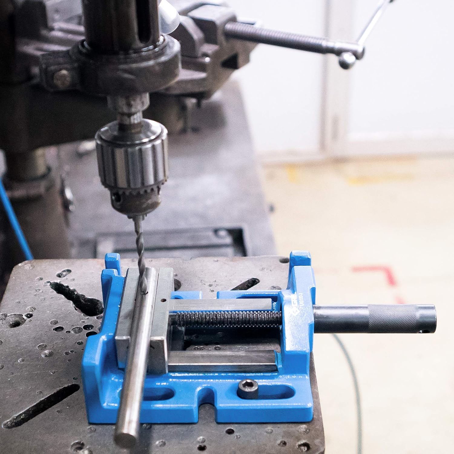 Groz Unigrip 4' 3-Way Drill Press Vise, 100mm Jaw, 3-1/2' Opening, Cast Iron with Precision-Ground Base, Side and End Faces, 4-Prism Fixed Jaw for Round Stock (35125)