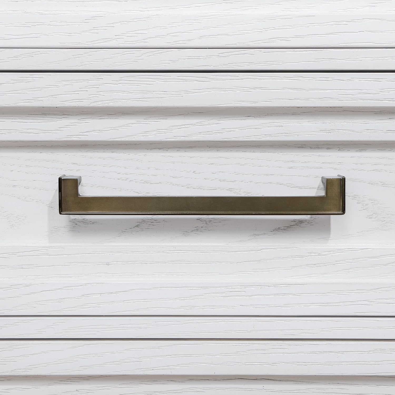 Coaster Home Furnishings - Marielle - Wood - 5-Drawer Chest with Antique Brass-Toned Bar Pulls and Tapered Legs - Transitional - Bedroom - Distressed White - 224845