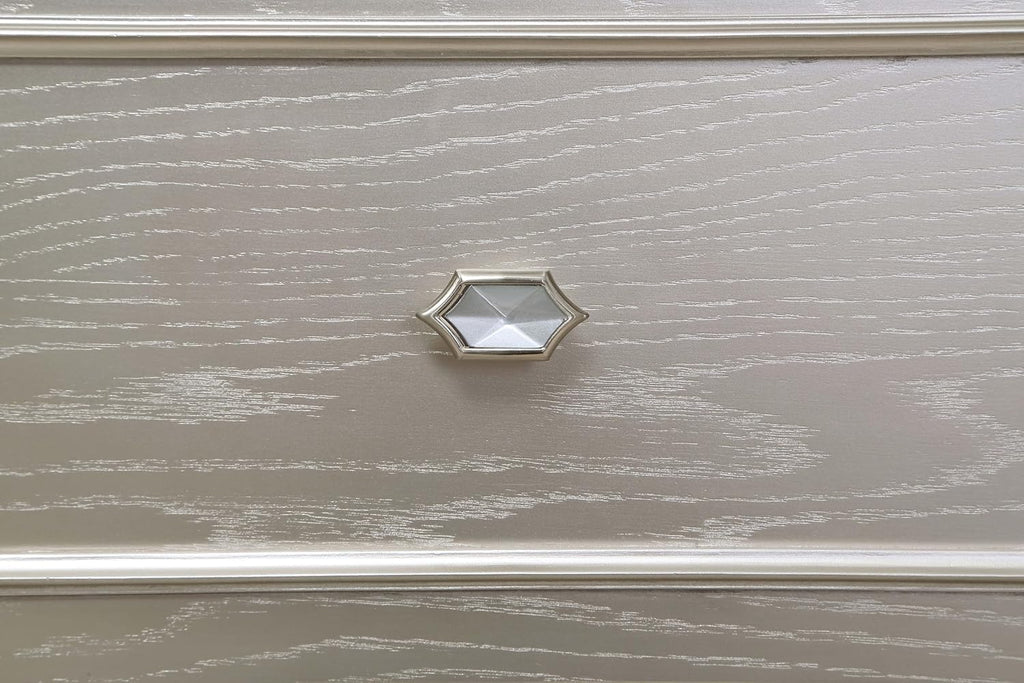 Coaster Home Furnishings - Evangeline - Wood - 6-Drawer Chest with Hexagonal-Shaped Knobs and Felt-Lined Drawer - Bedroom - Modern Classic - Silver Oak - 223395