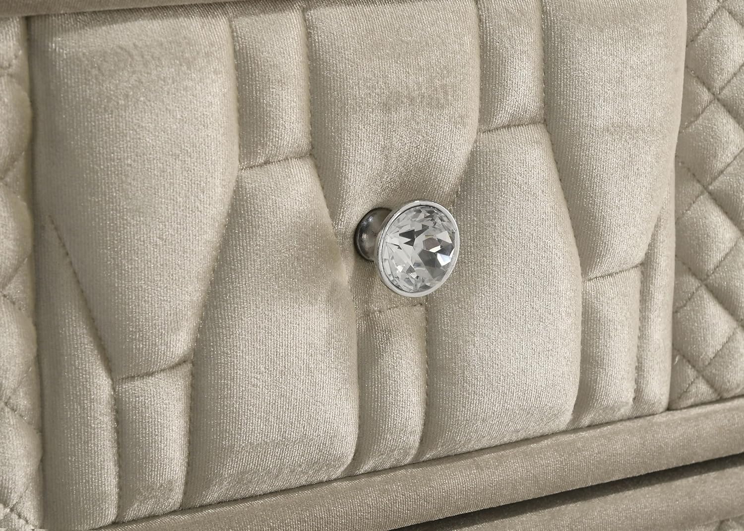 Coaster Home Furnishings - Lorient - Wood and Velvet - 5-Drawer Chest with Built-in LED Lighting, Crystal Knobs and English Dovetail Joinery - Bedroom - Ivory and Camel - 222665