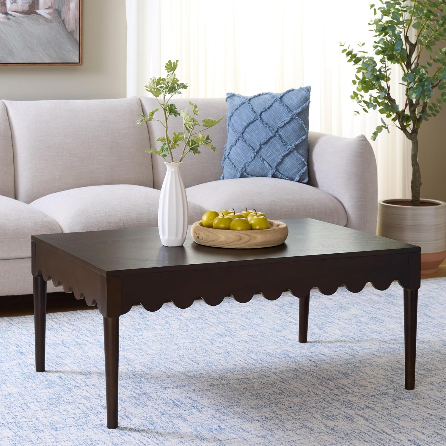 SAFAVIEH Home Collection – Neha Dark Chocolate Brown Rectangular Coffee Table, Solid Wood Frame with Scalloped Apron (COF5705A)