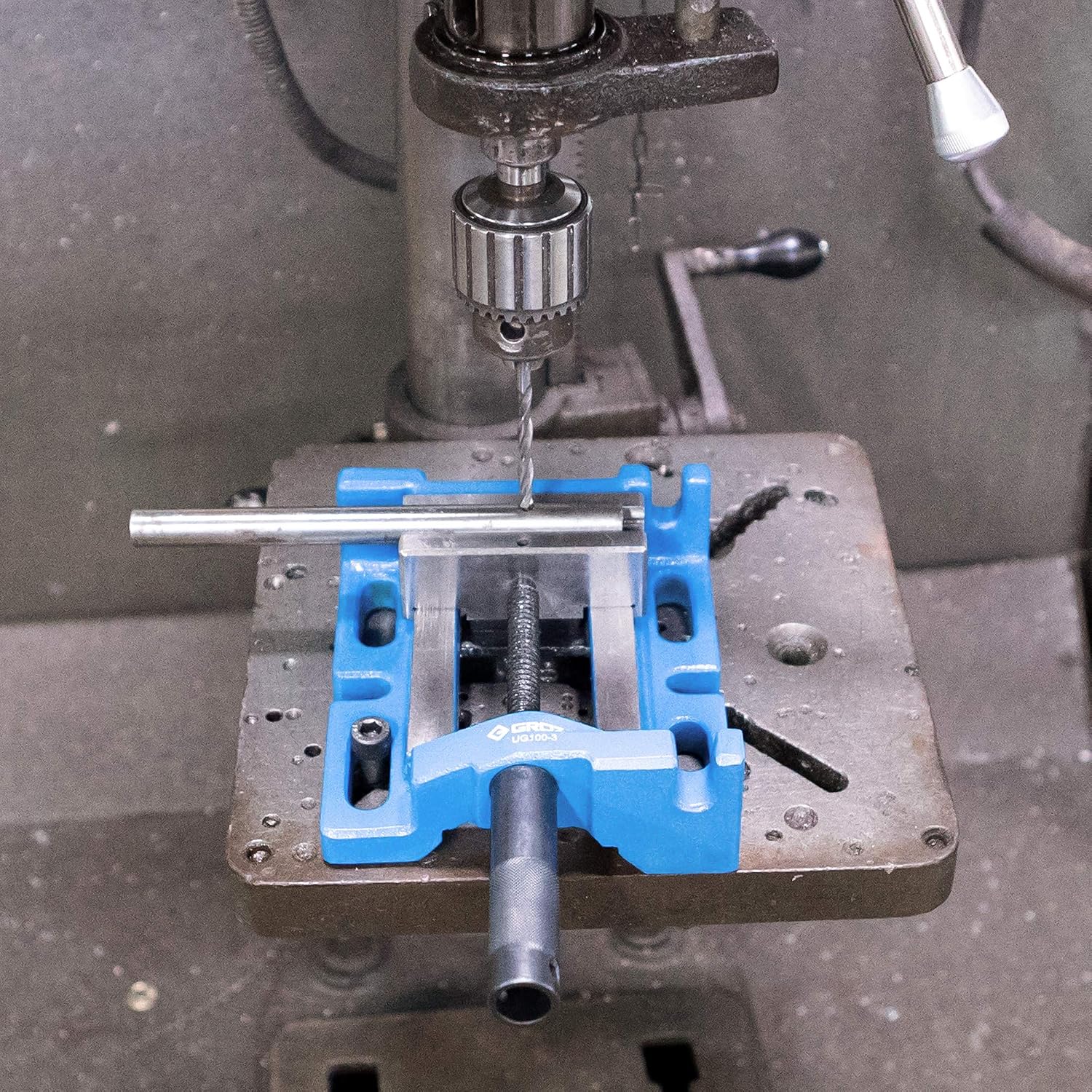 Groz Unigrip 4' 3-Way Drill Press Vise, 100mm Jaw, 3-1/2' Opening, Cast Iron with Precision-Ground Base, Side and End Faces, 4-Prism Fixed Jaw for Round Stock (35125)